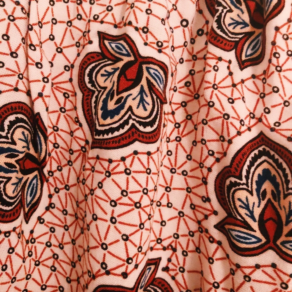 Flowy Patterned Shorts - Picture 3 of 5